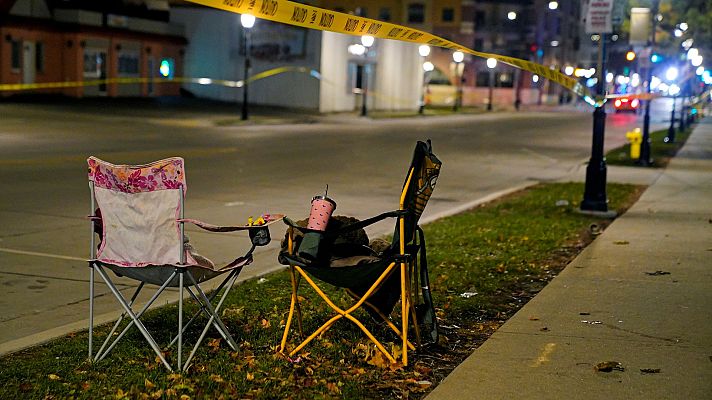 Telediario 1 - Cinco muertos en un atropello durante un desfile de Navidad en Wisconsin
