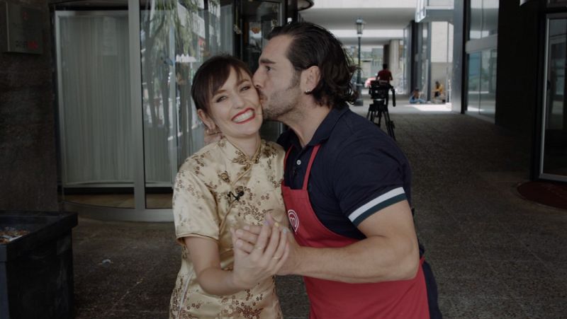 Programa 11: RoEnLaRed se cuela en la cocina de DiverXO - XTRA de MasterChef Celebrity: Infiltrada | Ver