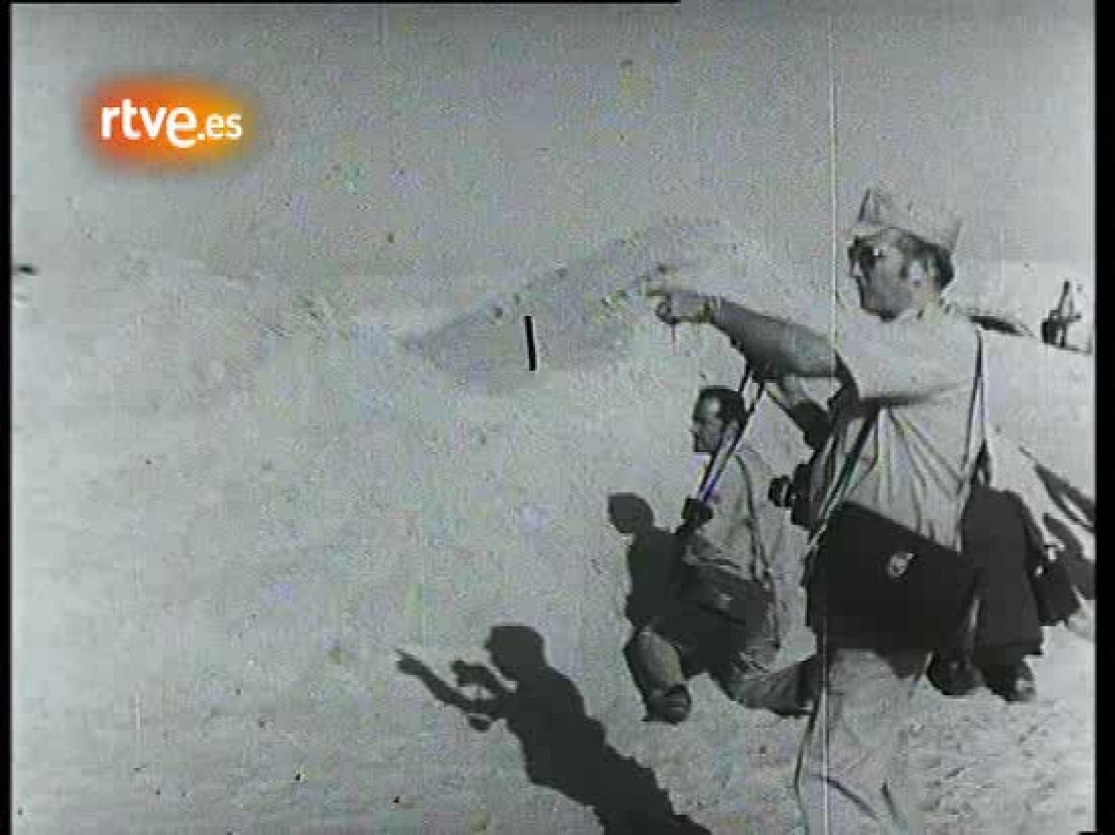 González Green y Tacho de la Calle sufren un bombardeo en el frente del Sinaí (1973) | Ver