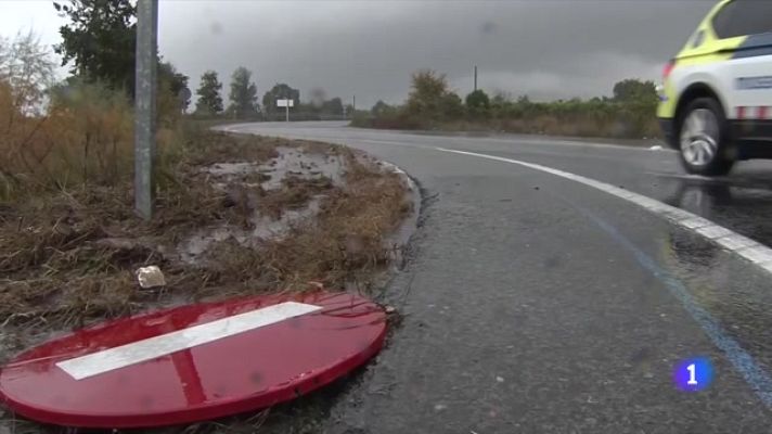 L'Informatiu - Les pluges intenses obliguen a tallar carreteres i suspendre les classes