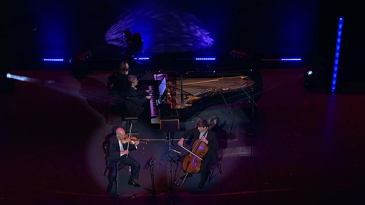 Las noches del Monumental - Café Music (Grupo Miguel Borrego)