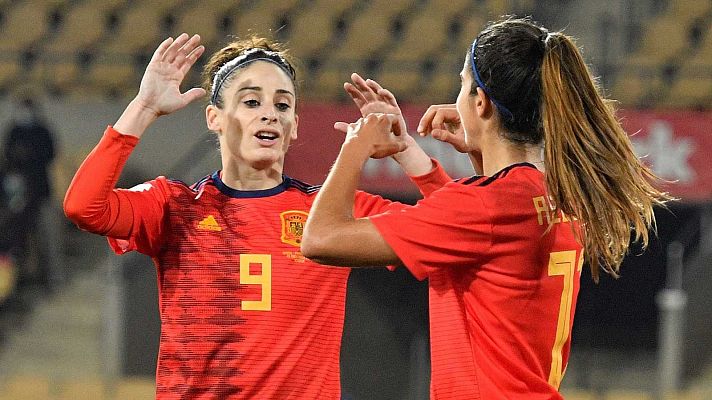 Telediario Matinal - España le asesta una docena de goles a Islas Feroe