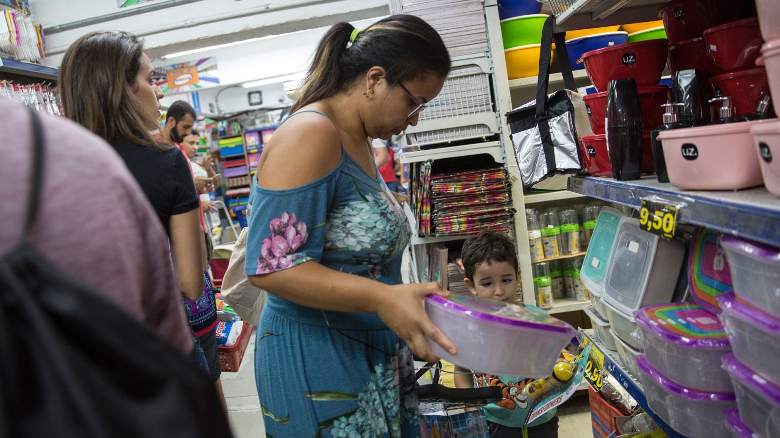 A la compra, con el táper en Cataluña