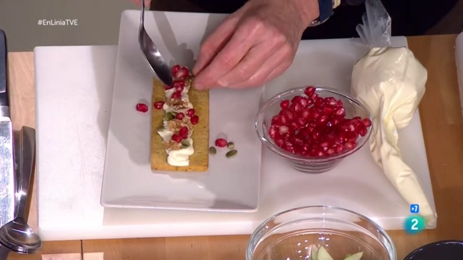 En Línia - Crackers de formatge amb farina de cigrons - Veure ara