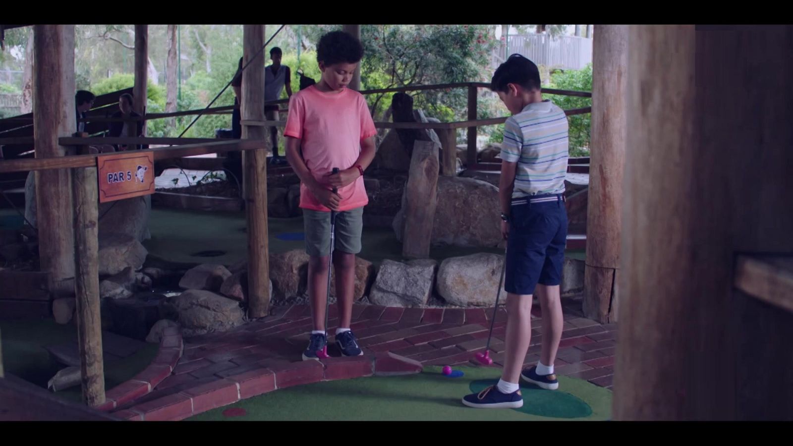 El caso de la minigolfista milagrosa - The Inbestigators | Ver