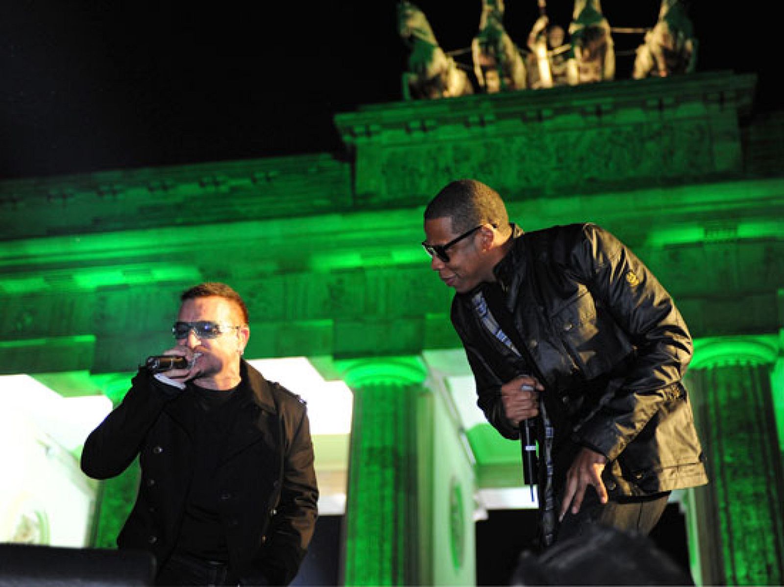 U2 ofrece un concierto en la Puerta de Brandeburgo