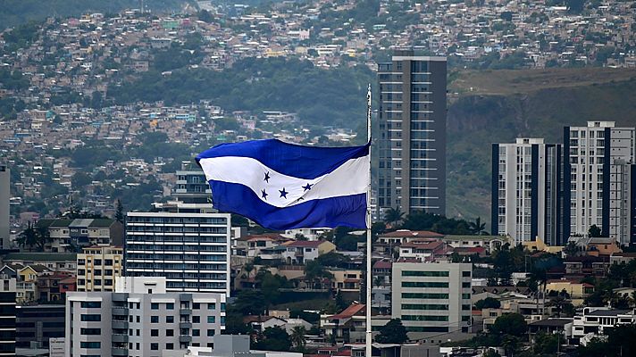 Telediario 2 - Las acusaciones de narcotráfico salpican al poder en Honduras