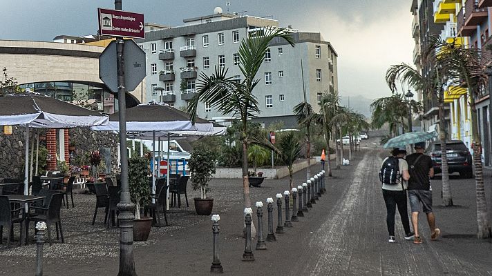 Telediario Fin de Semana - La Consejería de Vivienda de Canarias entrega casas a los afectados por el volcán