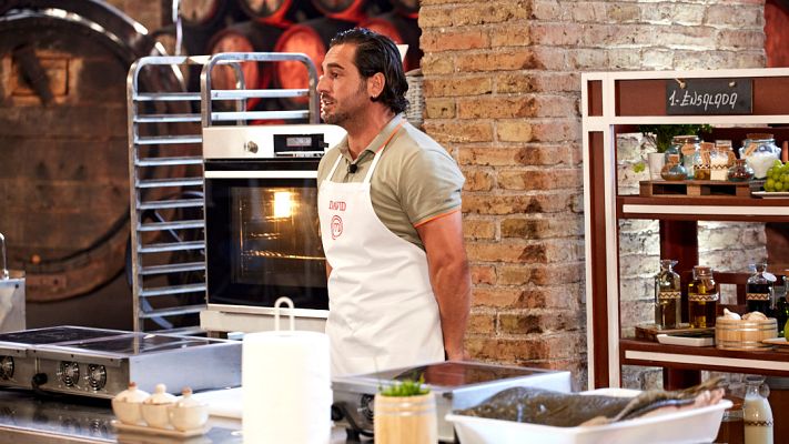 MasterChef Celebrity - David Bustamante llora al terminar el cocinado