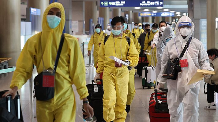 Telediario 1 - Unos 200 españoles están atrapados en países africanos tras la alerta por la nueva variante del coronavirus