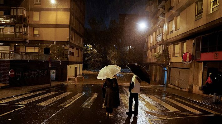 Telediario 2 - Las fuertes lluvias desbordan los ríos a su paso por País Vasco y Cantabria