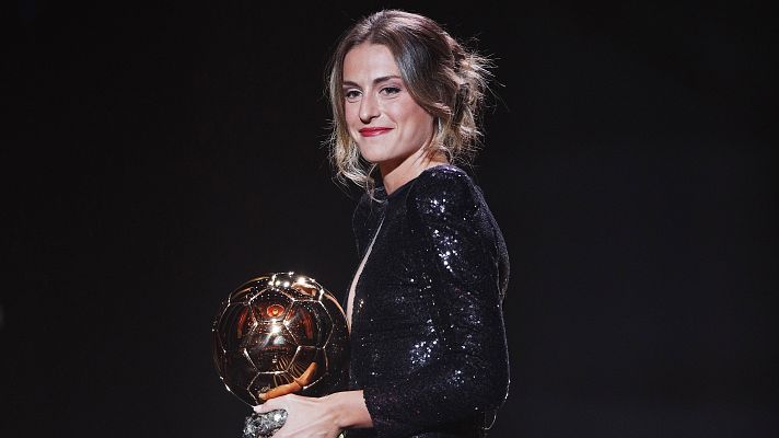 Telediario Matinal - Alexia Putellas gana el Balón de Oro y toca el cielo del fútbol mundial