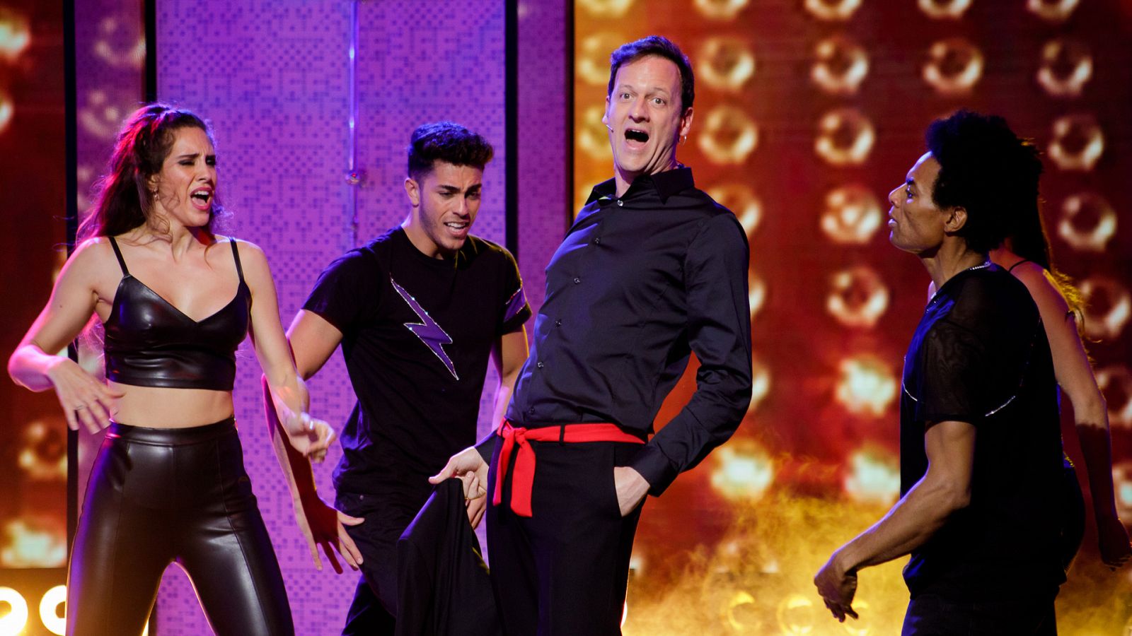 La noche D - Los colaboradores se someten al "talent shower"