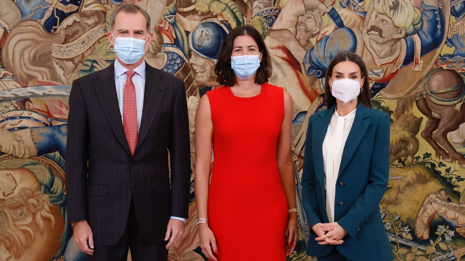 Los Reyes reciben a Muguruza tras ganar la Copa de Maestras | Ver