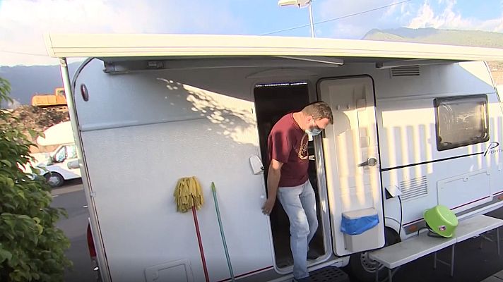 Telediario 1 - Los afectados por el volcán denuncian retrasos en el reparto de ayudas