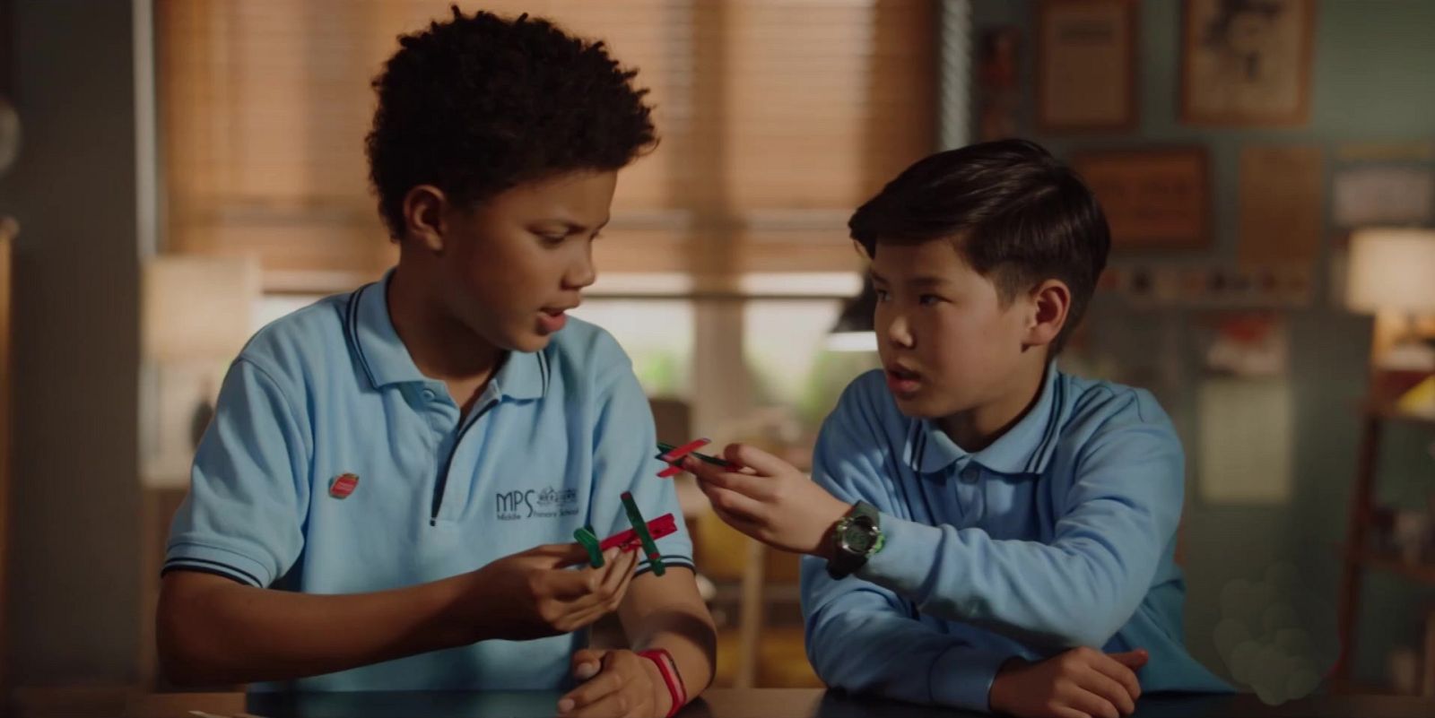 El caso de la frecuencia extraña - The Inbestigators | Ver