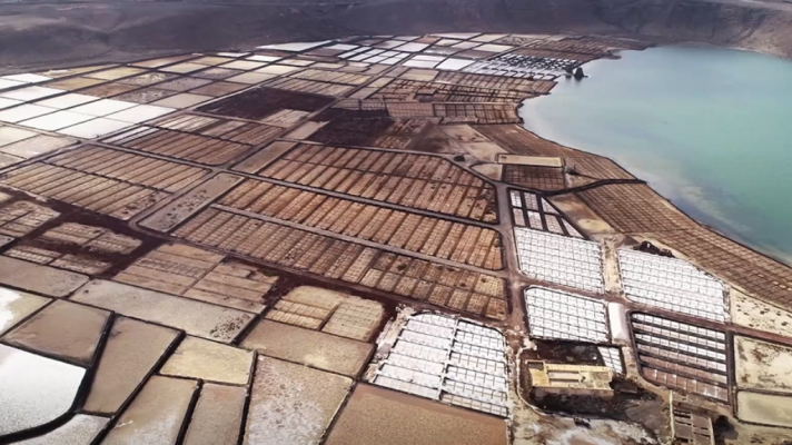 Aquí la Tierra - Las salinas de Janubio, las más extensas de Canarias