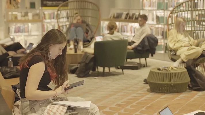 Página Dos - Página Dos visita la biblioteca Deichman de Oslo