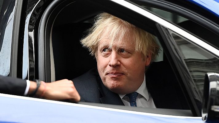 Telediario 2 - Acusan a Boris Johnson de organizar fiestas durante el confinamiento