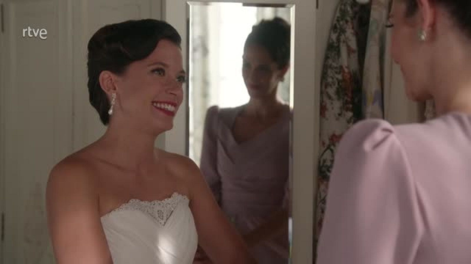 patricia irrumpe en la habitación y dispara a doña inés