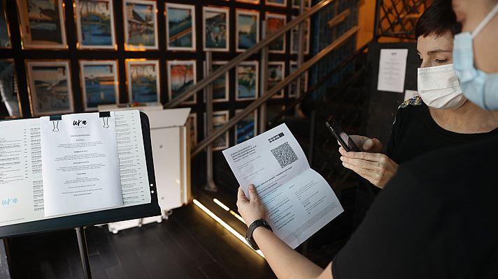 Telediario 1 - El puente de la Constitución empieza con ocho comunidades solcitando pasaporte COVID