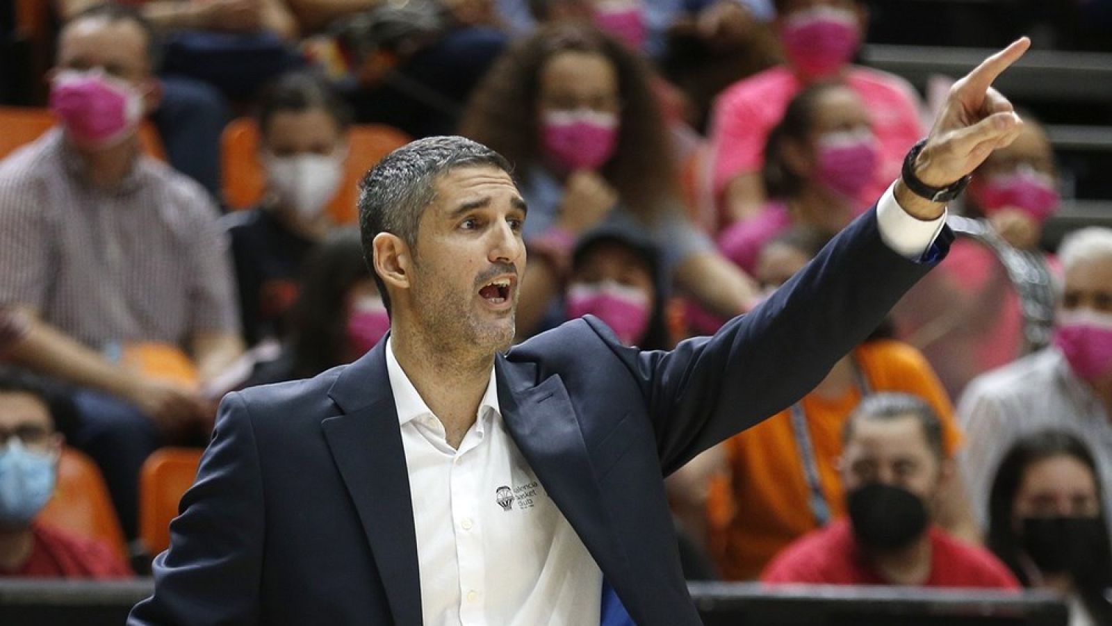 Rubén Burgos, técnico del Valencia Basket, analiza el partido contra Baxi Ferrol