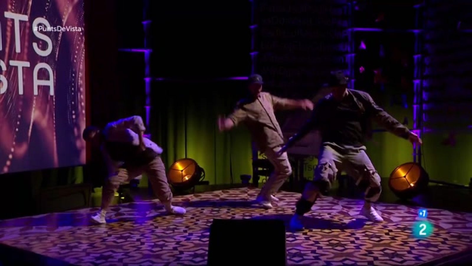 Els Brodas Bros representen el seu espectacle "Around the world" alMercat de les Flors i ens avancen un dels números de l'espectacle al nostre plató