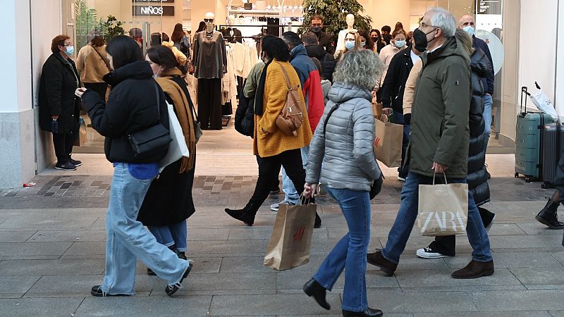 Aglomeraciones en varias ciudades españolas por el puente de la Constitución
