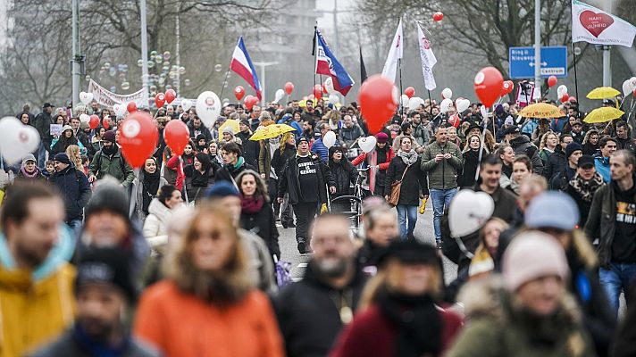Telediario Fin de Semana - Protestas en Europa contra las restricciones y la vacunación obligatoria