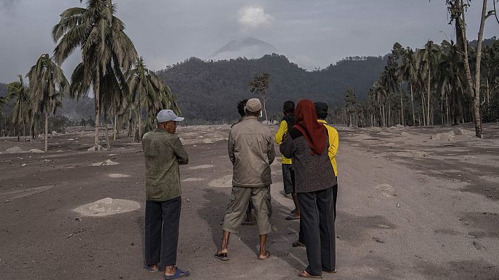Telediario Fin de Semana - La erupción del Semeru sepulta pueblos enteros en Indonesia