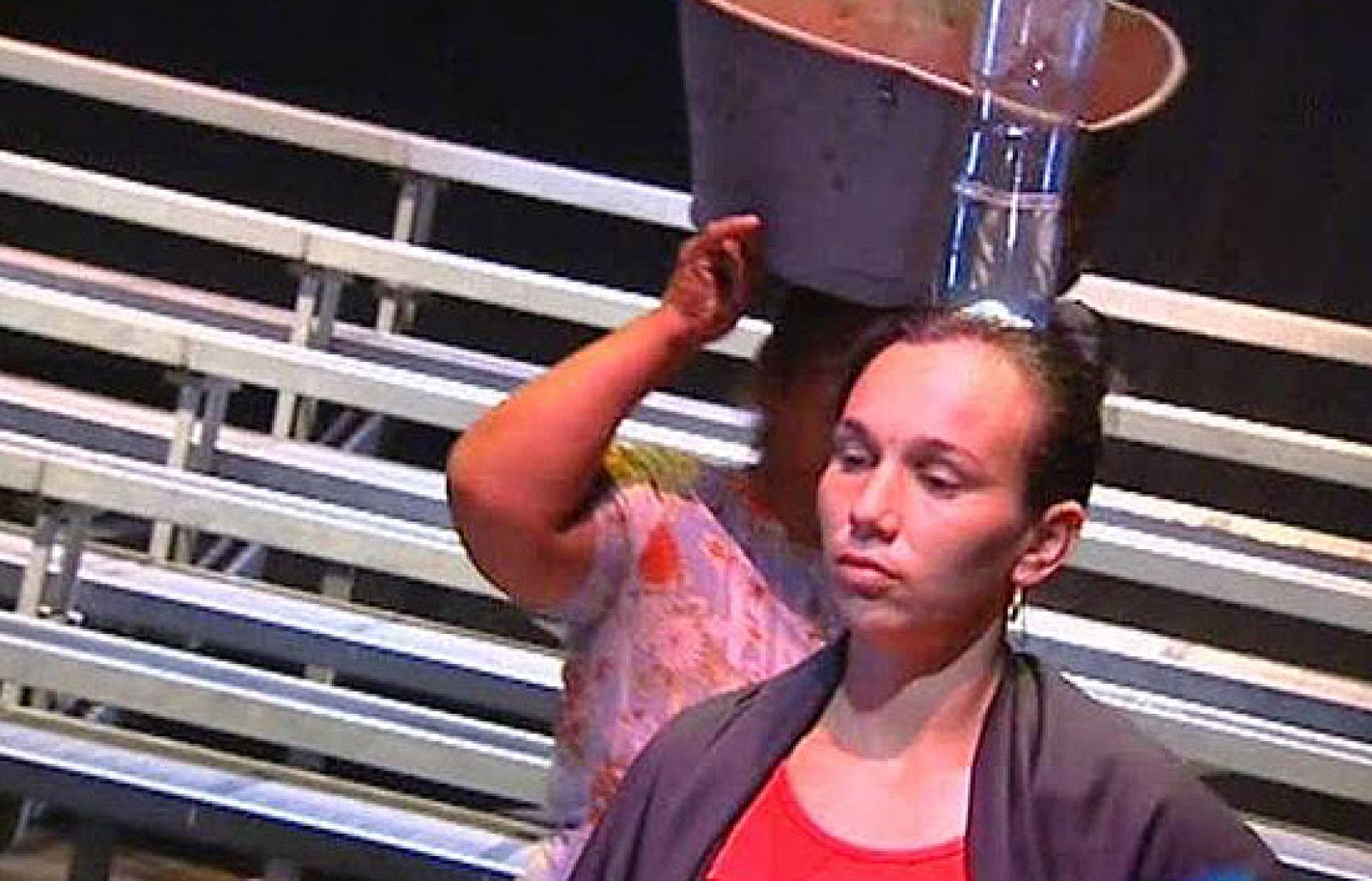 Mujeres chabolistas estrenan 'La Casa de Bernarda Alba' | Ver