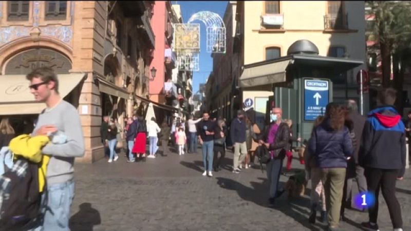 Sevilla se llena en el Puente - Noticias Andalucía | Ver