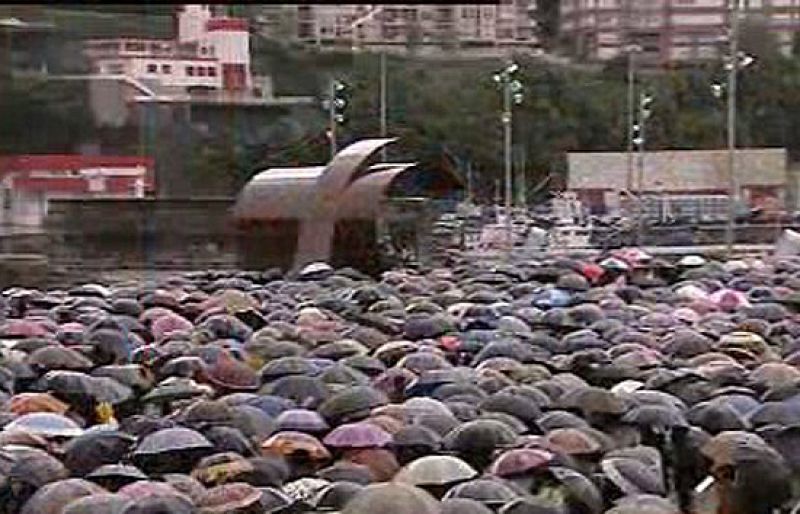 Concentracion en Bermeo para pedir la liberación de los tripulantes del Alakrana