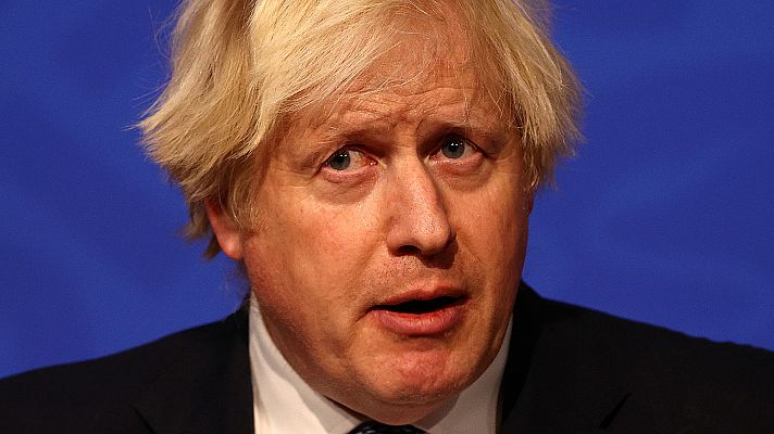 Telediario 1 - Las polémicas fiestas durante el confinamiento pasan factura a la credibilidad de Boris Johnson