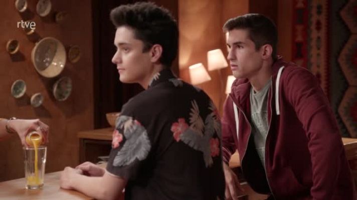 Dos vidas - Una nueva vecina en Robledillo