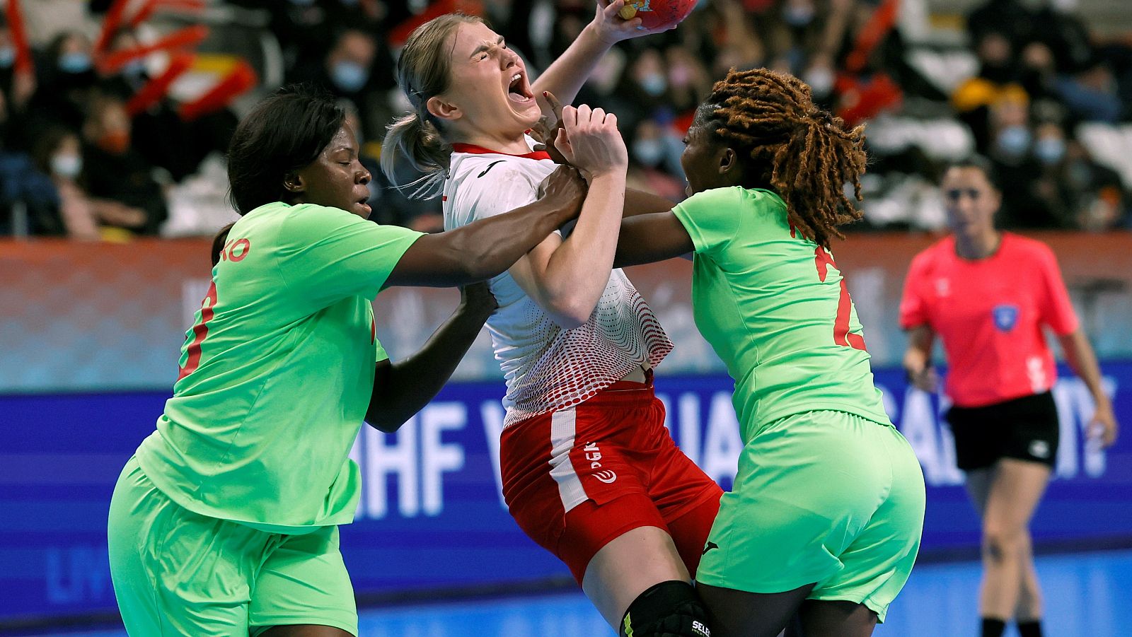 Cuatro jugadoras de Camerún abandonan el Mundial de balonmano y China se retira por un caso de COVID