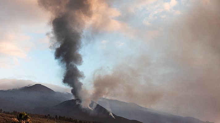 La tarde en 24h - Carlos Lorenzo, geólogo del IGME: "La erupción no se está acabando, estamos en un camino descendente"