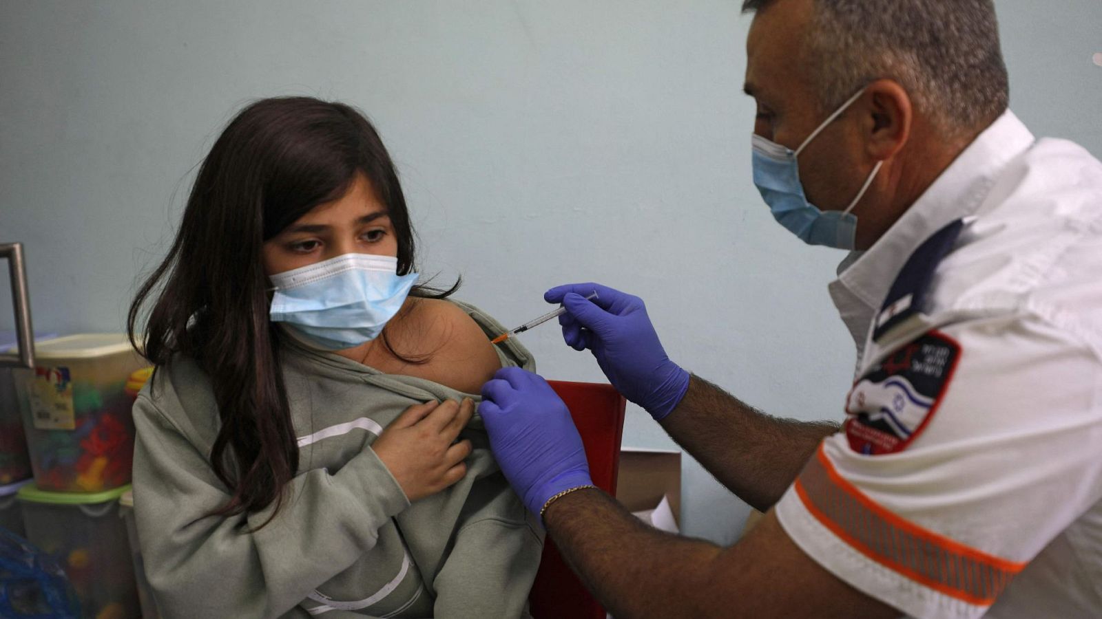 Israel vacuna a los niños en su lucha contra la COVID | Ver