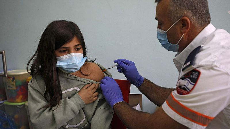 Israel vacuna a los niños en su lucha contra la COVID | Ver