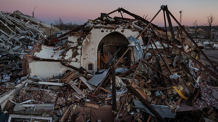 Telediario 1 - Miles de personas pierden sus casas por la letal cadena de tornados en Mayfield