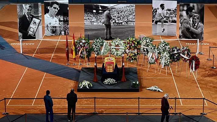 Telediario 1 - Madrid da el último adiós a Manolo Santana en la Caja Mágica