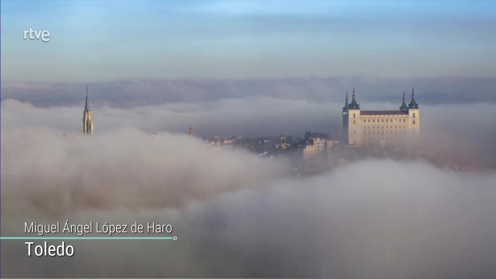 Levante fuerte en el Estrecho e intervalos de fuerte en Alborán. Nieblas extensas y persistentes en el valle del Ebro y La Mancha - ver ahora
