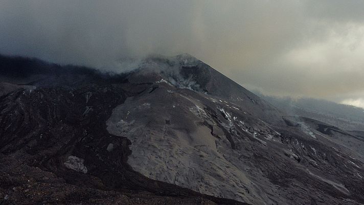 Telediario 2 - El volcán de La Palma completa 24 horas sin tremor ni emisión de lava
