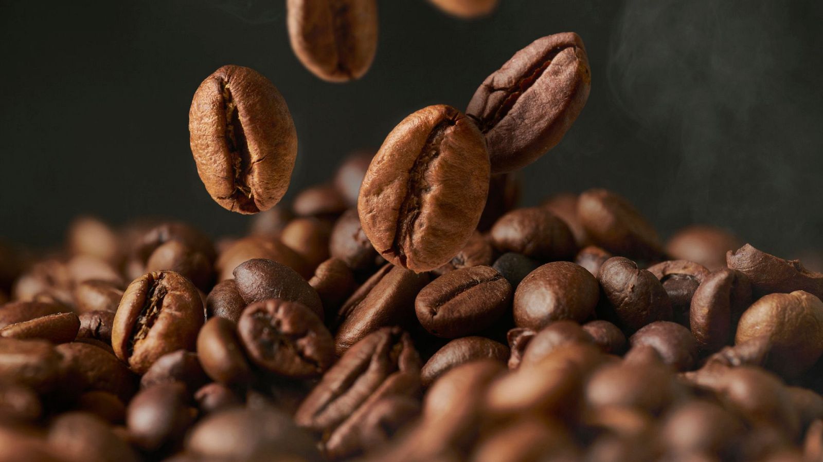 El café ha doblado su precio, en España consumimos una media de cuatro tazas al día de esta bebida - Ver ahora