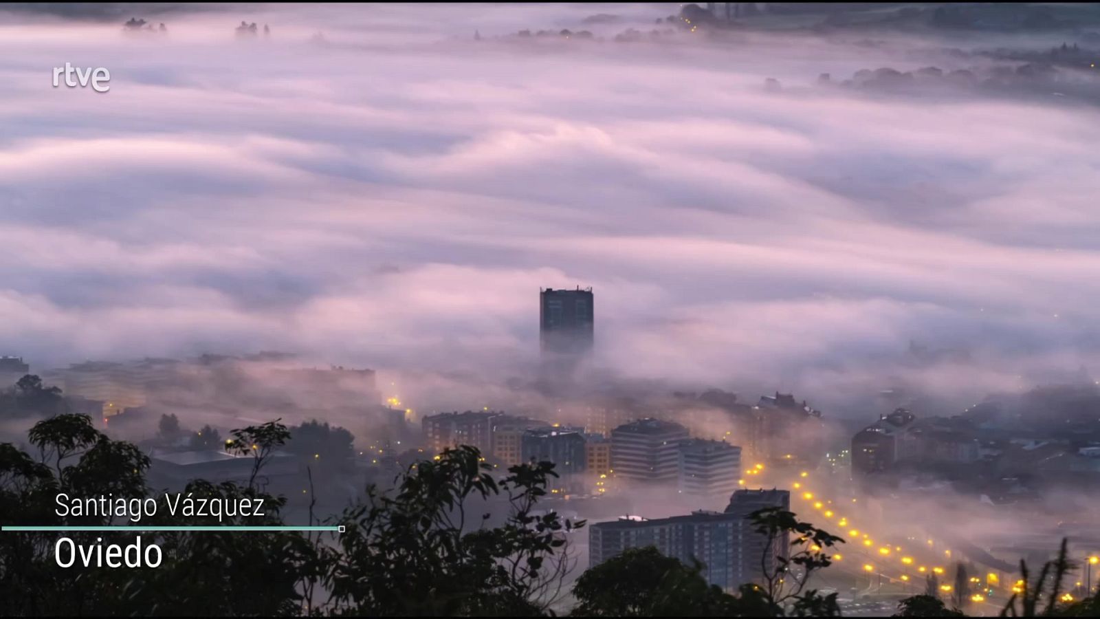 Levante fuerte en el Estrecho e intervalos de fuerte en Alborán. Nieblas extensas y persistentes en las depresiones del noreste - ver ahora