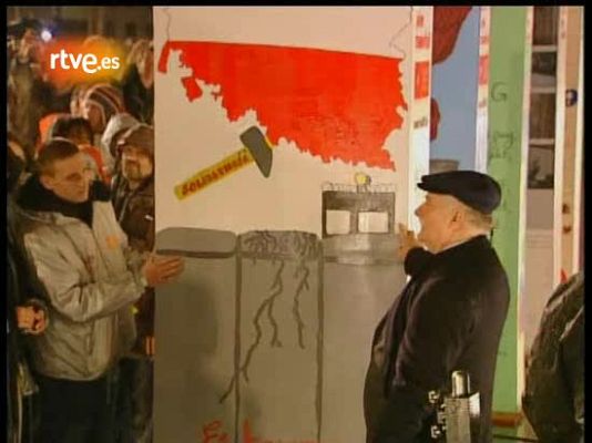  - Derribo del dominó gigante