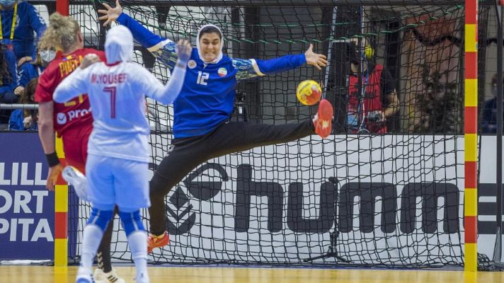 Telediario 2 - La portera iraní Khalili, sorpresa del Mundial de balonmano