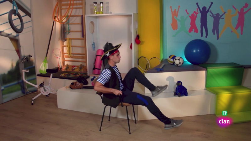 EDUCACI�N F�SICA - Entrenamiento con silla - Aprendemos en Clan | Ver