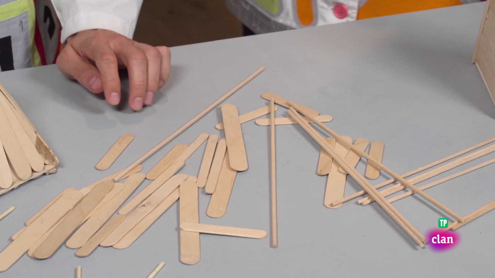 RETO - Moléculas y naves espaciales con palillos - Aprendemos en Clan | Ver