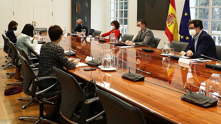 Telediario 1 - El Gobierno niega que haya llegado "tarde" para combatir la sexta ola de la pandemia